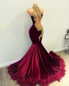 Sexy rote Abschlussballkleider für Frauen 2024 Strasshalter Hals Velvet Mermaid Gala Partykleider Abendkleider