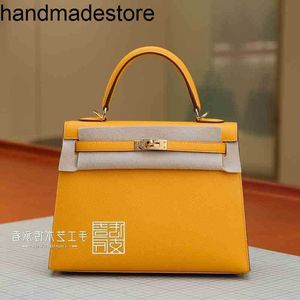 حقائب اليد الأصلية لمصمم اليدين يدويًا خيطًا نقيًا خياطة خياطة Epsom Pikelli النسائية Sun Yellow KL25cm Backle Messenger Bag 9MI8