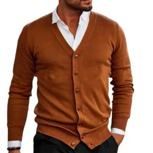 Męskie swetry Vintage Men dzianin guziki SWEATER Płaszcz w szpic Autumn Zima Zimowa odzież wierzchnia Kolor Kolor długiego rękawu Sweter Knitwear Q240527