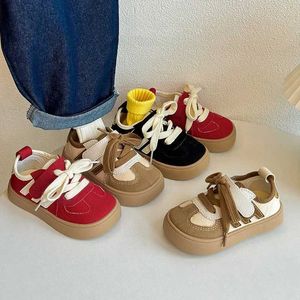 Sneakers Flat Buty Koreańskie dzieci płócienne buty 2024 Buty dla niemowląt wiosna jesień chłopcy swobodny buty miękkie oddychanie dziewczyny czerwone buty płótno Q240527