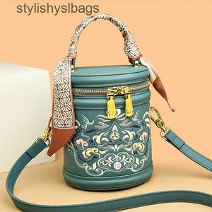 Cross Body 2024 Trend Trend New Womens على شكل حقيبة محفظة وحقيبة يد دلو جلدية بوريس بولي كتف صغير H240528