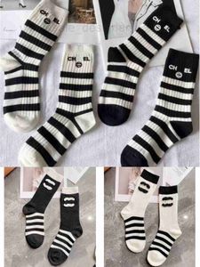 Socks & Hosiery Designer Women's Socks Stockings Luxury Solid Color For Women INS Socks All-Match Mid Tube Thermal Pure Cotton Black White 7CFN