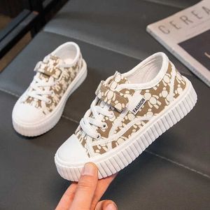 Sneakers Childrens Canvas Simple Girls Shoes Childrens Sneakers 2024 Summer Ny nischdesign Bekväma Casual Shoes Trend Q240527