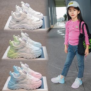 2024 Childrens Sports Shoes Childrens Leisure Running Shoes Boys and Girls Fashion Solid Sports Shoes Spring and Autumn Anti slip Soft Shoes 240527