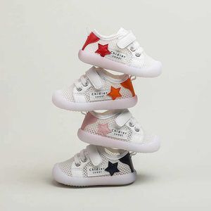 Sneakers barnskor pojkar flickor andas mjuka botten casual skor andas mesh antislip bärbara småbarn babyskor Q240527