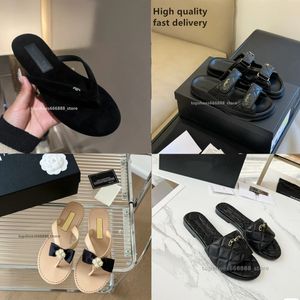 Paris Sandals femininas verão Bottom Bottom Moda Sapatos Versáteis 2024 Novas marcas Designer Designer Slide Rubber Flip-Flops Sandálias planas Mulheres chinelas Chan Raps