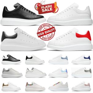 Lyxdesigner casual skor män kvinnor bekväma mångsidiga resor läder snörning sneakers fashionabla trippel svart vit utomhus sneakers