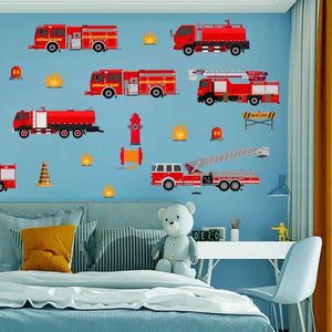 壁の装飾漫画火災トラックの壁の装飾デカールキッズルームプレイルームの寝室の暖炉ポスター壁画壁ステッカーキッズルーム保育園装飾D240528