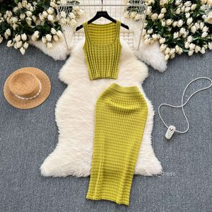 Conjunto de estilo picante de garotas de verão Tampo curto de verão versátil de cintura alta tricotar duas peças