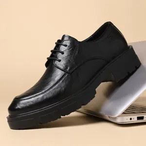 Sapatos casuais Brand homens vestidos sapatos de couro de couro confortável