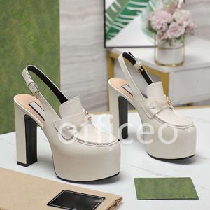 Nya designerskor Kvinnor Stone High Heels Platform Calfskin Metal Slåsande G Round Head Wedge Högvattentät plattform Casual Shoes Heel 13.5cm