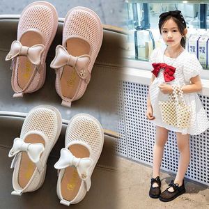 Sneakers Baby Girl Hollow Out 2024 Spring and Summer Fashion Soft Bottom Bow Princess Shoes Sandaler Q240527