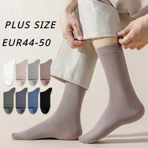 Meias masculinas 10 pares de meias de algodão de verão de 44 a 50 euros de tamanho de tamanho fino de verão de algodão respirável e de alta qualidade meias de tubo médio Y240528