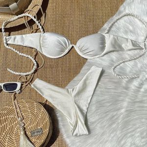 Push de moda de banho feminina biquíni 2024 Mulheres sexy fêmeas fêmeas de maiôs de fêmea brasquiníaca bisquini nadando de roupas brancas de praia brilhante