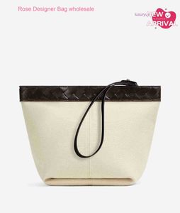 Luxo Bolsa feminina FLIP FLAP PRISM PRISM BUGH BOOTEGAVENETA Bolsa com detalhes de couro Intrecciato contrastados e pulseira destacável Natural/Fondant