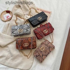 Cross Body Trendy Bag Women Nowy moda Wzór węża węża małego kwadratowego dzikiego stylu ramię telefon komórkowy torebka monety H240528