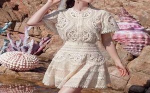 Europäische Mode zweiteiligen Kleideranzug Vintage Temperament ausgehöhlt Hochgrad -Spleißshorts Top Topiece Set7132965