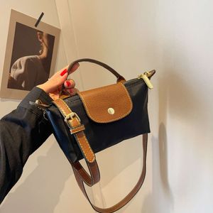 2024 Designer Nya designer lyxväskor för kvinnliga damer handväskor Purses Square Messenger Bag Hobos Axel Nylon Crossbody Side Bag
