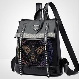 Fabrika satış omuz çantaları 4 renk yaratıcı grafiti karikatür moda deri çanta punk rüzgar ağır rhinestone backpack sokak kişilik perçin crossbody çanta