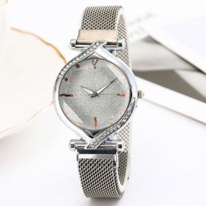 26MM Diameter Star Dial Simple Temperament Diamond Womens Watch Maganetic Buckle Comfortable Mesh Belt Quartz Female Wrist Watches 1943