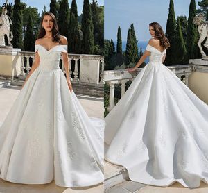 Modest Satin Off The Shoulder A Line Wedding Gowns Embroidery Lace Appliqued Boho Garden Bridal Dresses Long Court Train Backless Plus Size Robes de Mariee CL0096