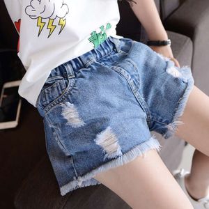 Sade yırtılmış yeni 2024 kız ve çocuk Summer Girl's Jean Shorts L2405 giyiyor