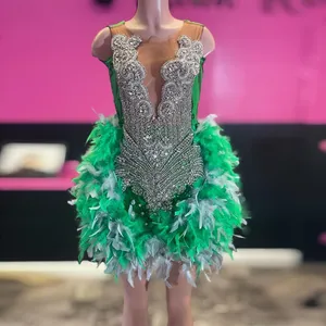 Vestido de festa de aniversário de diamante verde para mulheres Mini vestidos de coktail de luxo, veja através de penas meninas negras vestidos de baile curtos