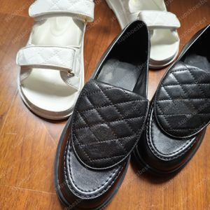 10a Üst Tasarımcı Ayakkabı Loafers Kadın Elbise Ayakkabıları% 100 Gerçek Deri Sandalet Kadınlar Mokasin Düz Ayakkabıları Kuzular Kapitone Terlik Donanım Topuklu Platform Boyutu 35-41