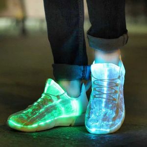 Sneakers Spring Boy Luminous świecące trampki mężczyźni kobiety Dziewczyny LED LED BUTY Buty Dzieci Flashowanie dorosłych USB Buty światłowodowe Q240527