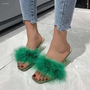 Pantofole sexy strane sandali di piume trasparenti tacchi alti per donne eliminano la piazza aperta pelliccia di pellicce da donna 75e
