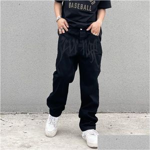 Mens Pants Y2K Emo Fashion Black Streetwear broderade låghöjda baggy jeansbyxor raka hiphop alt denim manliga kläder 230320 dhulq