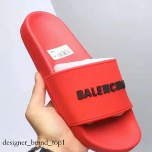 프랑스 파리 Balencigaa 디자이너 샌들 남녀 여름 2024 브랜드 슬리퍼 플랫 비치 패션 야생 여자의 신발 도매 BB 슬라이드 토리 맨 신발 70b