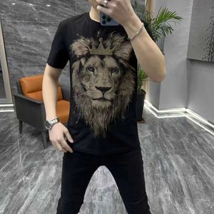 23001 Summer New Mens Round Neck Hot Rolled Diamond Big Lion Head T-shirt Short Sleeves Fashion Trend Personality Versatile and Handsome