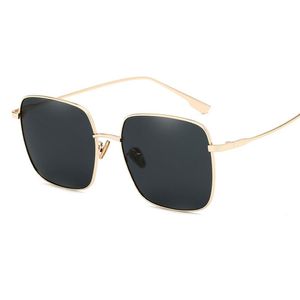 Occhiali da sole polarizzati di moda uomini donne telaio in metallo oro d'oro da sole Design marchio Eyewear quadrato Uv400 con scatola FML 244h