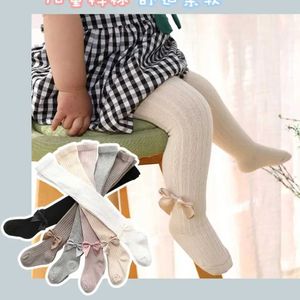 Kinder Socken Baby Leggings Frühlings- und Herbst -Baumwollmädchen Bogen Doppel Nadel Strumpfhosen Babys dünner vertikaler Streifen Big Butt Strumpfhose Y240528