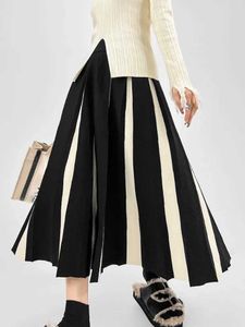 التنانير في الخريف الشتاء تنانير المرأة الأزياء الأنيقة knatteknate skirt Office Lady Black White Long Varts for Women Fashion 2024 Y240528