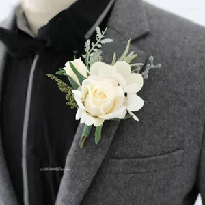 Flores decorativas 1pc boutonnieres roses brancas artificiais corsage de seda corpora