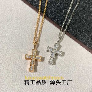 Classic Fashion Bolgrey Pendant Neckor v Snake Bone Cross Halsband för kvinnor pläterade med 18K Rose Gold Par Full Diamond Collar Chain