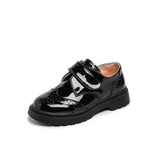 أحذية رياضية متسكعون للأولاد 2022 الربيع الجديد بريطانيا كلاسيك أسود متعدد الاستخدامات الأزياء الأزياء الأداء أحذية عارضة لعرض الزفاف Q240527