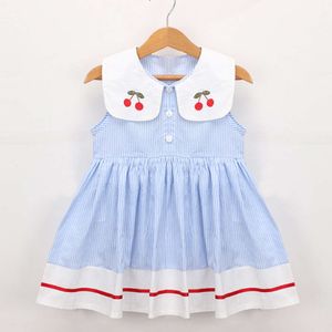 Ny sommarbroderi Körsbär Turned-krage ärmlös randig bomullsspädbarn prinsessa klänning småbarn flickor kläder