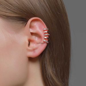 2024 nuovi falsi orecchini tridimensionali con cinque fori senza orecchio e clip auricolari Cool Simple Style Versatile per le donne