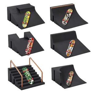 Brinquedos de dedo Mini Treinamento Placa de patinação com rampa Trilha interessante Mini Skateboard Toys Skateboards Skating Set Dinger Exercício D240529