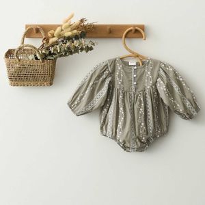 Rompers niemowlę dziewczynkę Romper Ivory Grey Cotton Lace Long Rleeve Noworodek Onepiece Fashion Odzież H240530 V1OX