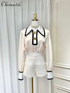 W stylu francuskim Elegancka klapa duży złoty guzika satynowa bluzka z długim rękawem Tweed Tweed Shorts Twopiece garnitur dla kobiet 240516