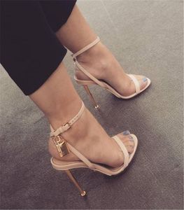 Top Brand Women Fashion Open One One Strap Gold Gold Metal Mila Lock Design Design Sandals Sandals High Heel Sandals Club Scarpe7821210
