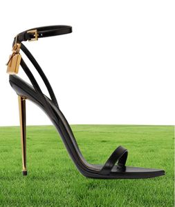 Kvinna Sandal Tom-Sandal Sandals Högklackade lyxdesigner Högklackade nakna pumpar Summerskor Pointy Toe7829084