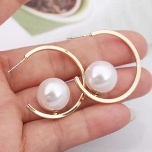 Pennello imitazione imitazione perla c Orecchini a cerchio a forma per donne dolci colori d'oro romantici pendientes gioielli alla moda regalo all'ingrosso