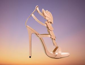 2019 Golden Metal Wings Leaf Respply Press Sandal Gold High Heels Обувь женщин Металлические крылатые сандалии1924995