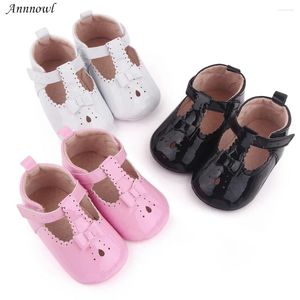 Primeiros Walkers Fashion Born Baby Girl Sapatos 1 ano de berço de couro brilhante Condado fofo calçados infantis para botas para caminhar botas