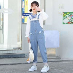 Flickor Casual All-Match Denim Middle Big Children's Spring Autumn Korean Overalls Children Forskare Foreign Flavor Jeans L2405